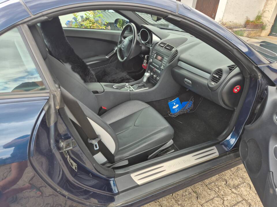 Afbeelding 16/22 van Mercedes-Benz SLK 200 Kompressor (2006)