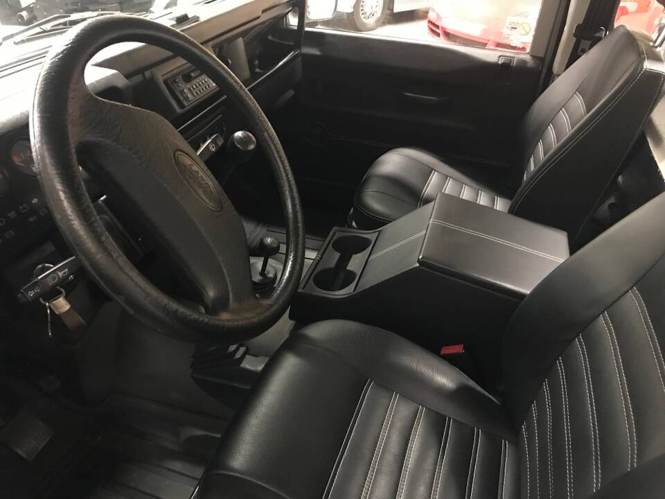 Bild 8/10 von Land Rover Defender 110 300Tdi (1998)