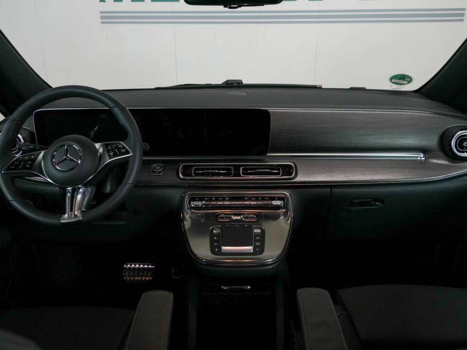 Image 2/50 de Mercedes-Benz V 300 d (2025)