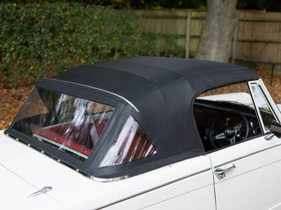 Image 17/50 of Triumph Herald 1200 (1967)