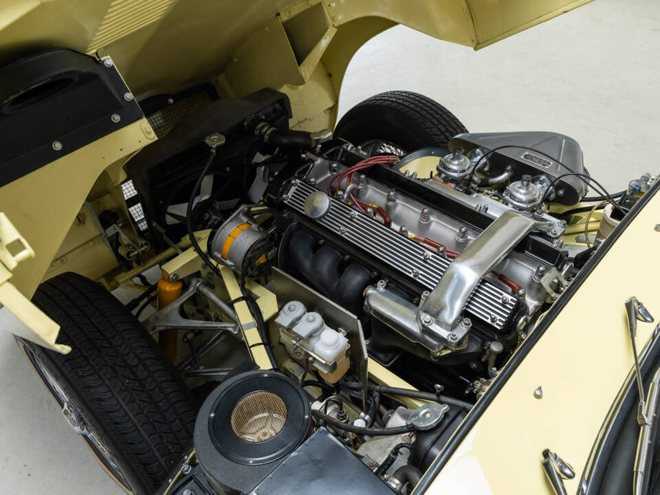 Immagine 15/32 di Jaguar E-Type (1969)