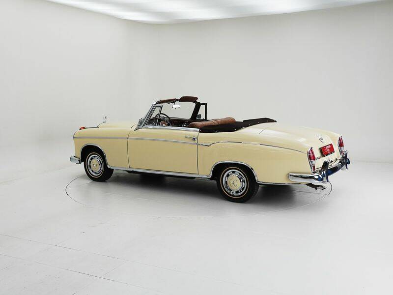 Afbeelding 4/15 van Mercedes-Benz 220 SE b (1961)