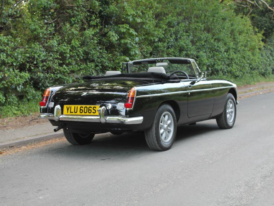 Image 7/17 of MG MGB (1978)