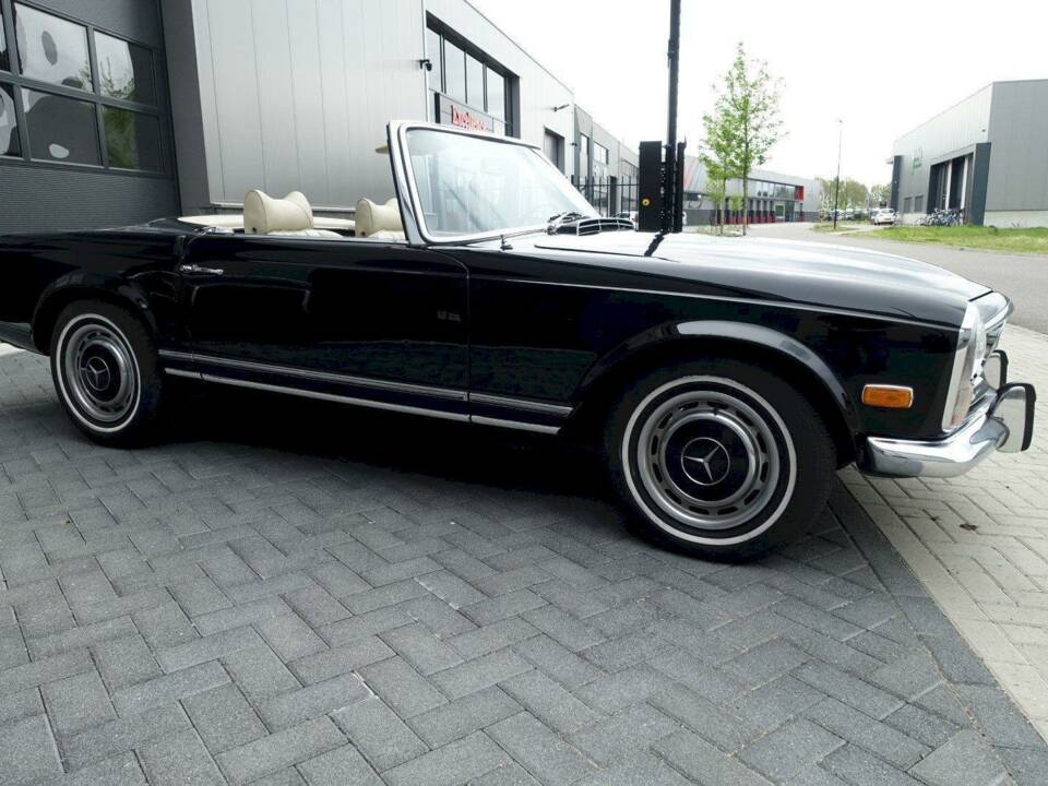 Immagine 6/35 di Mercedes-Benz 280 SL (1969)