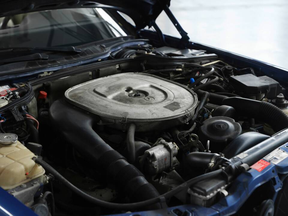 Image 29/39 of Mercedes-Benz 560 SEC (1990)