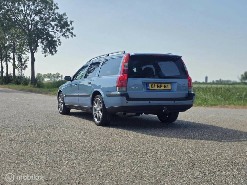 Image 9/40 of Volvo V 70 2.5T (2004)