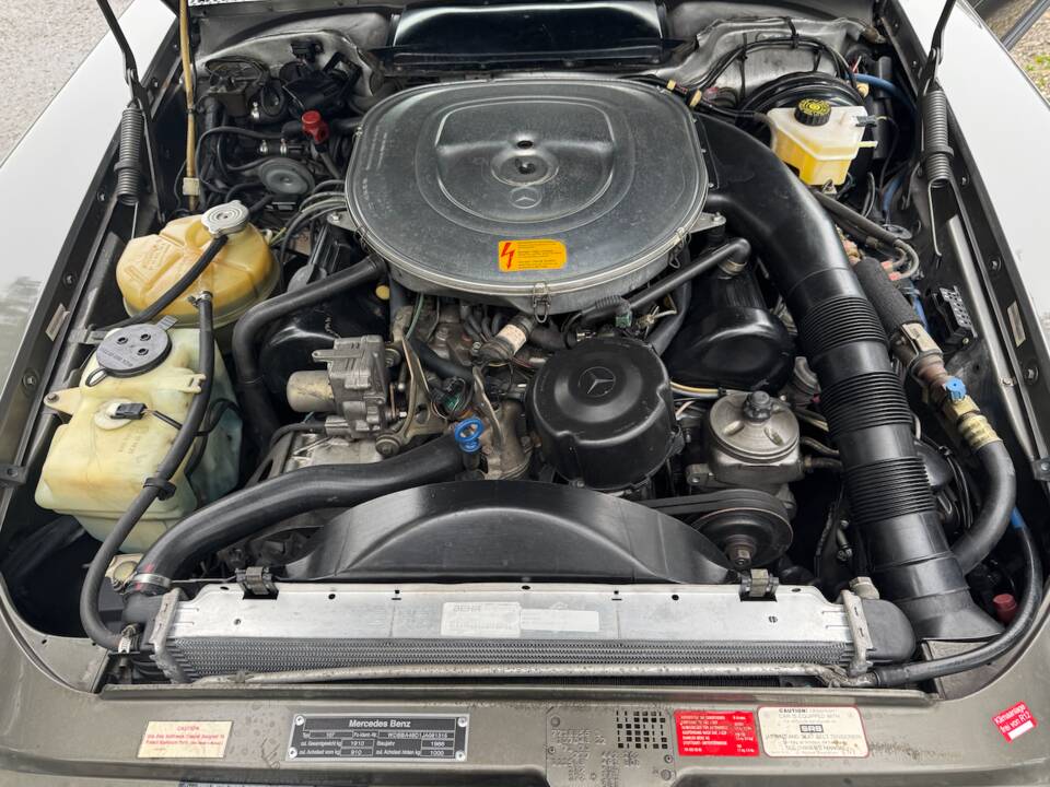 Image 13/16 of Mercedes-Benz 560 SL (1988)