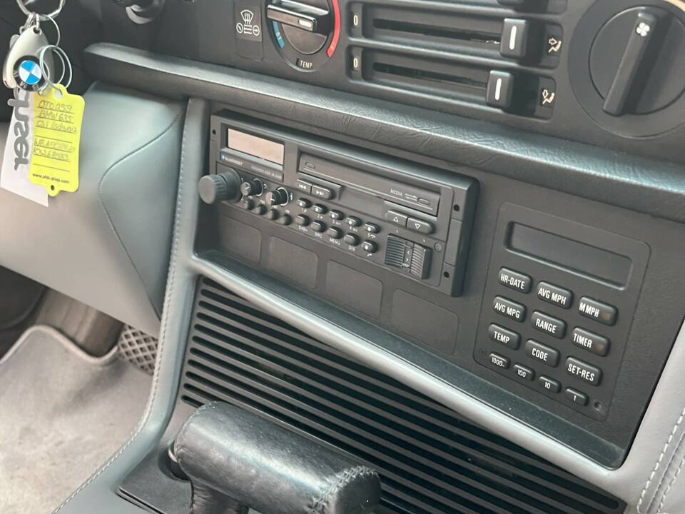 Immagine 15/22 di BMW 635 CSi (1989)