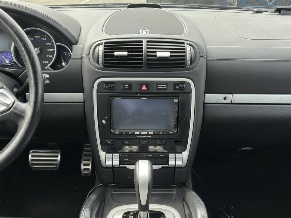 Image 16/50 of Porsche Cayenne Turbo (2007)