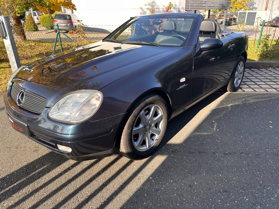 Imagen 32/49 de Mercedes-Benz SLK 200 (1998)