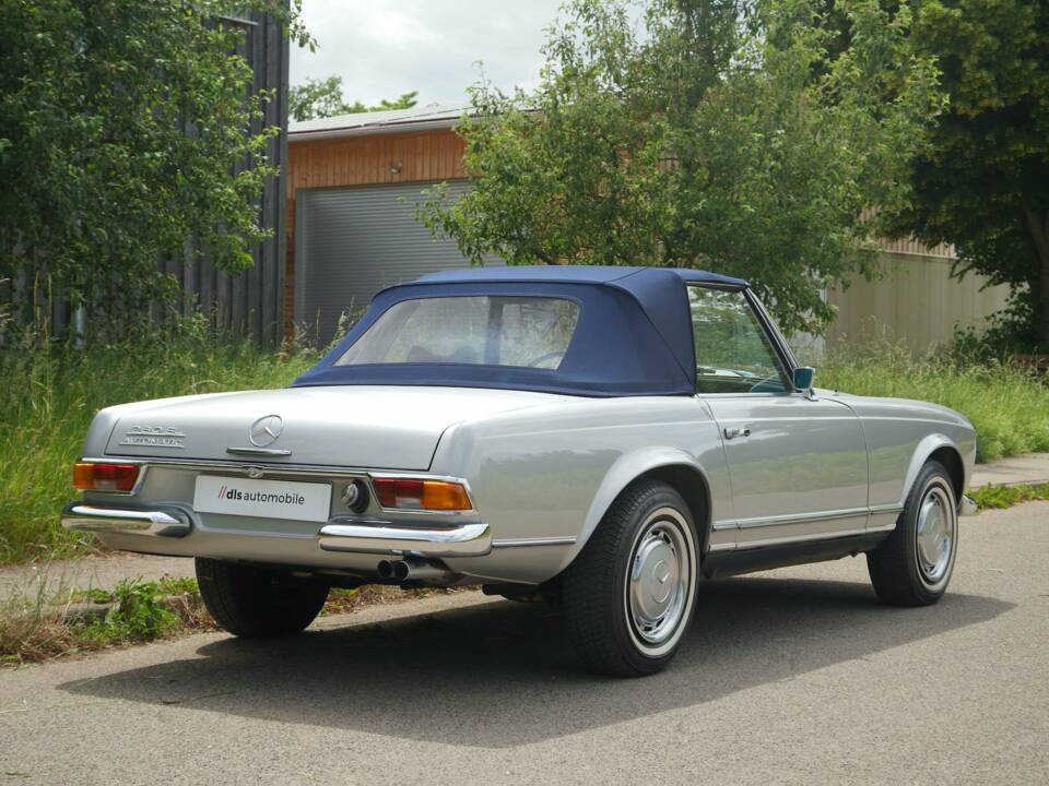 Image 2/15 of Mercedes-Benz 280 SL (1900)