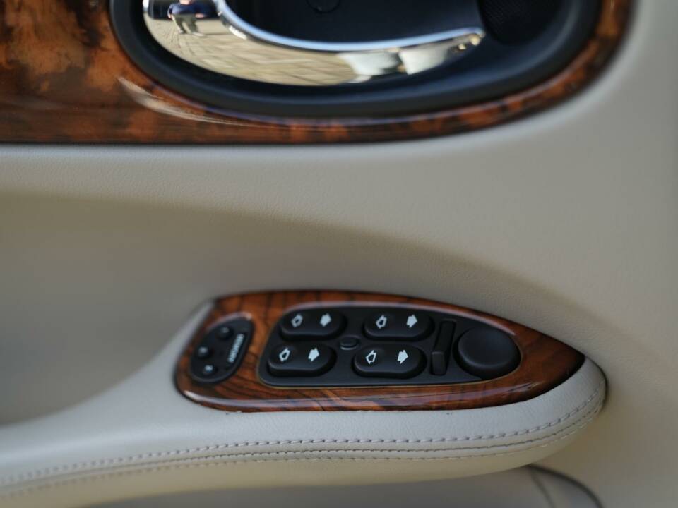 Image 16/30 of Jaguar XJ6 3.2 Sovereign (1997)