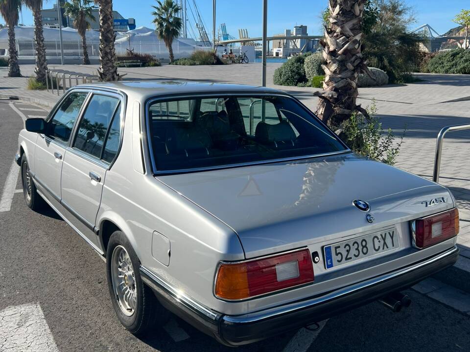 Image 11/36 of BMW 745i (1985)