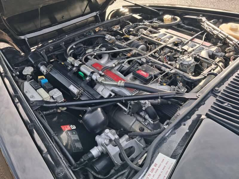 Image 22/41 of Jaguar XJRS 6.0 (1990)