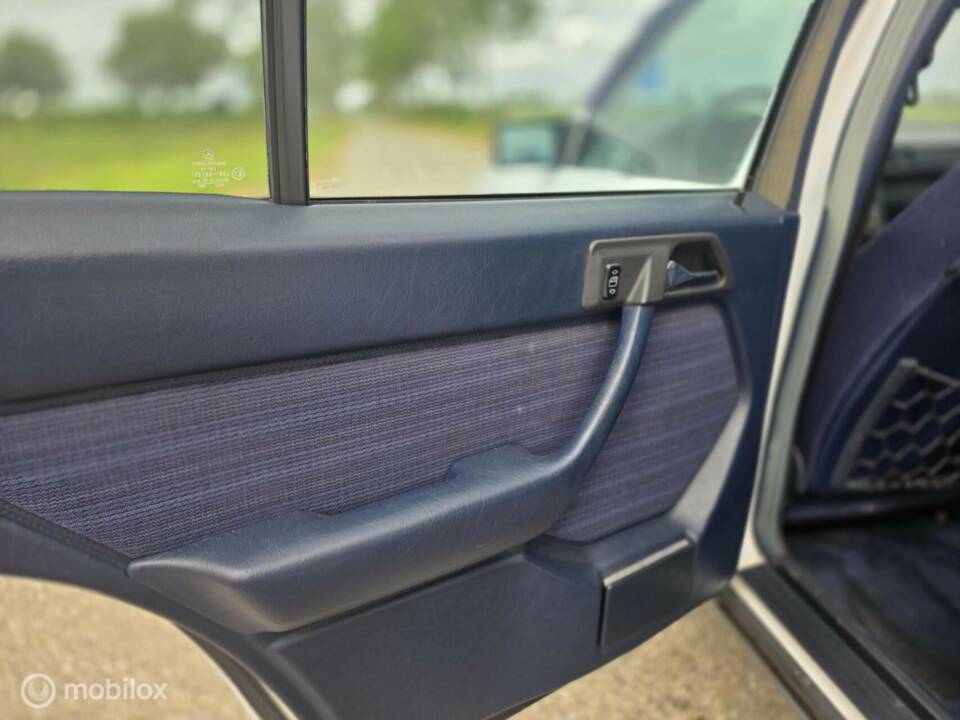 Afbeelding 29/42 van Mercedes-Benz 300 E (1986)