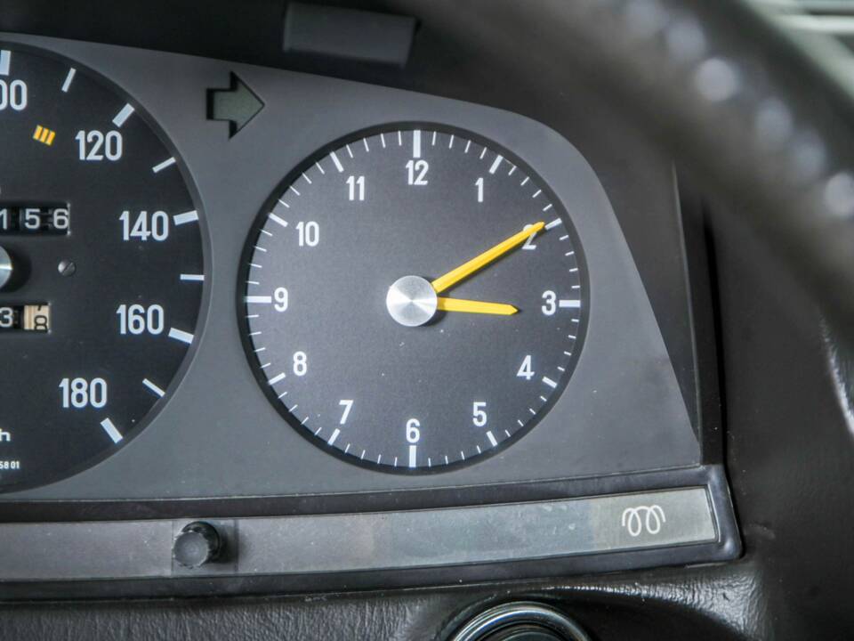 Image 21/50 of Mercedes-Benz 300 D (1980)