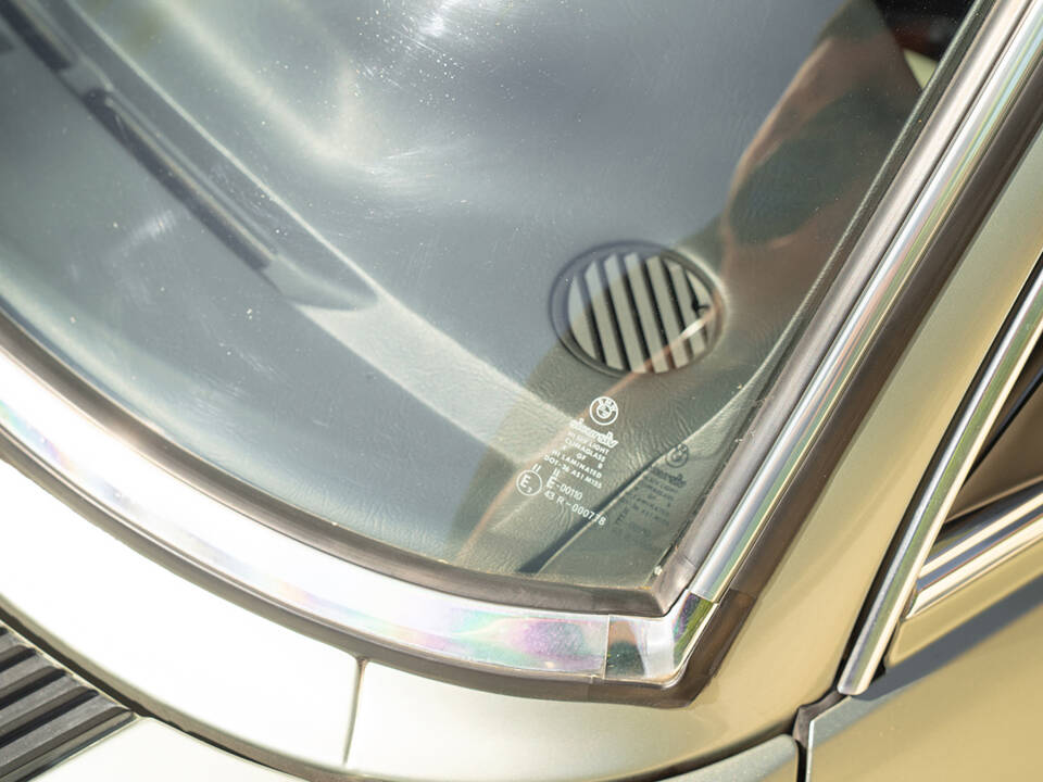 Image 19/63 of BMW 528i (1984)