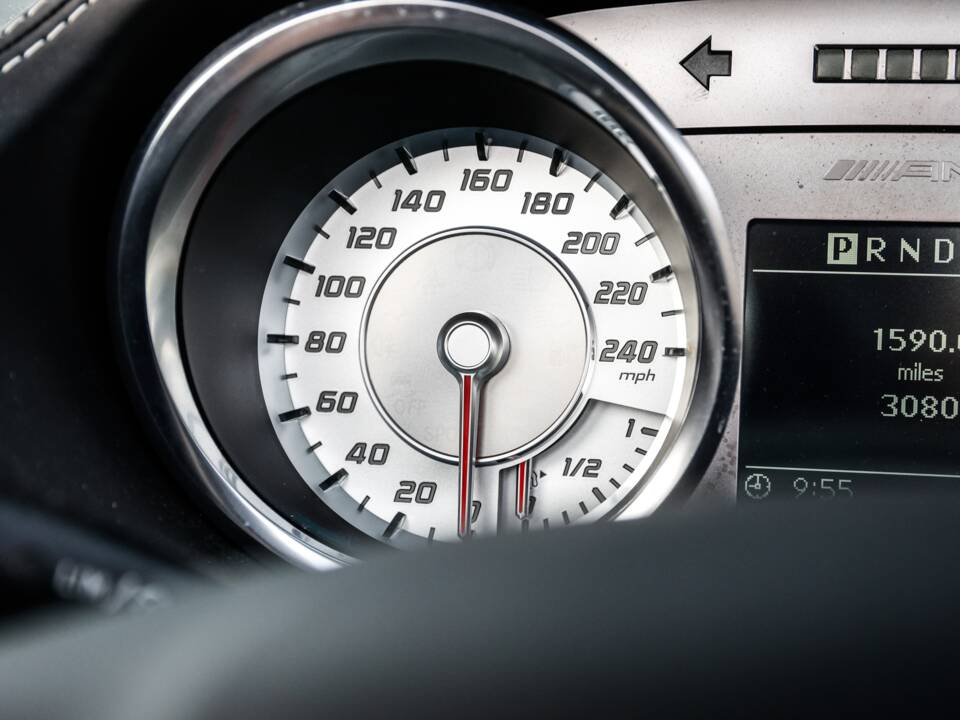 Image 25/40 of Mercedes-Benz SLS AMG Roadster (2011)