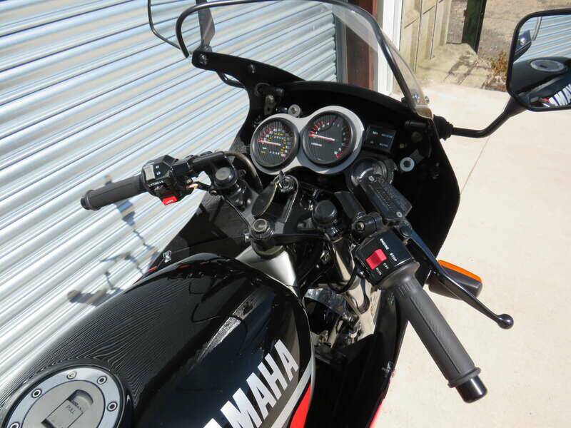 Immagine 9/44 di Yamaha RD 350 LC (1989)