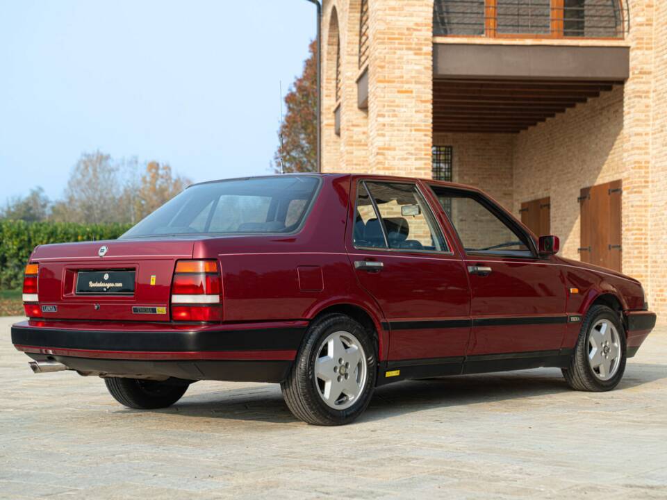 Image 6/50 of Lancia Thema 8.32 (1989)