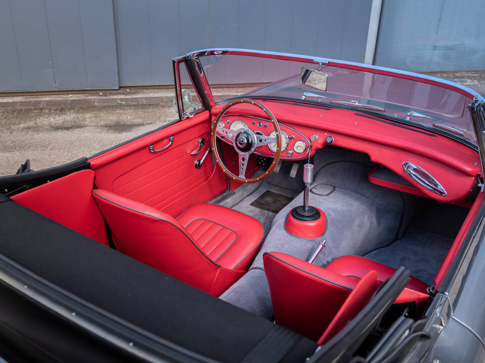 Image 10/16 de Austin-Healey 3000 Mk II (BJ7) (1963)