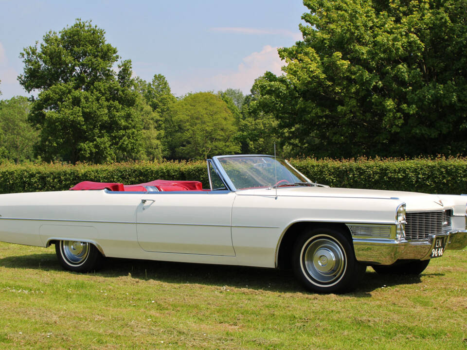 Image 1/28 de Cadillac DeVille Convertible (1965)