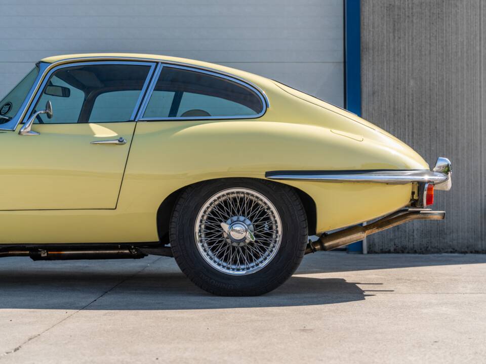 Image 14/78 de Jaguar E-Type (1969)