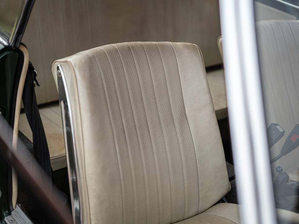 Image 34/38 of Volkswagen Karmann Ghia 1500 (1968)