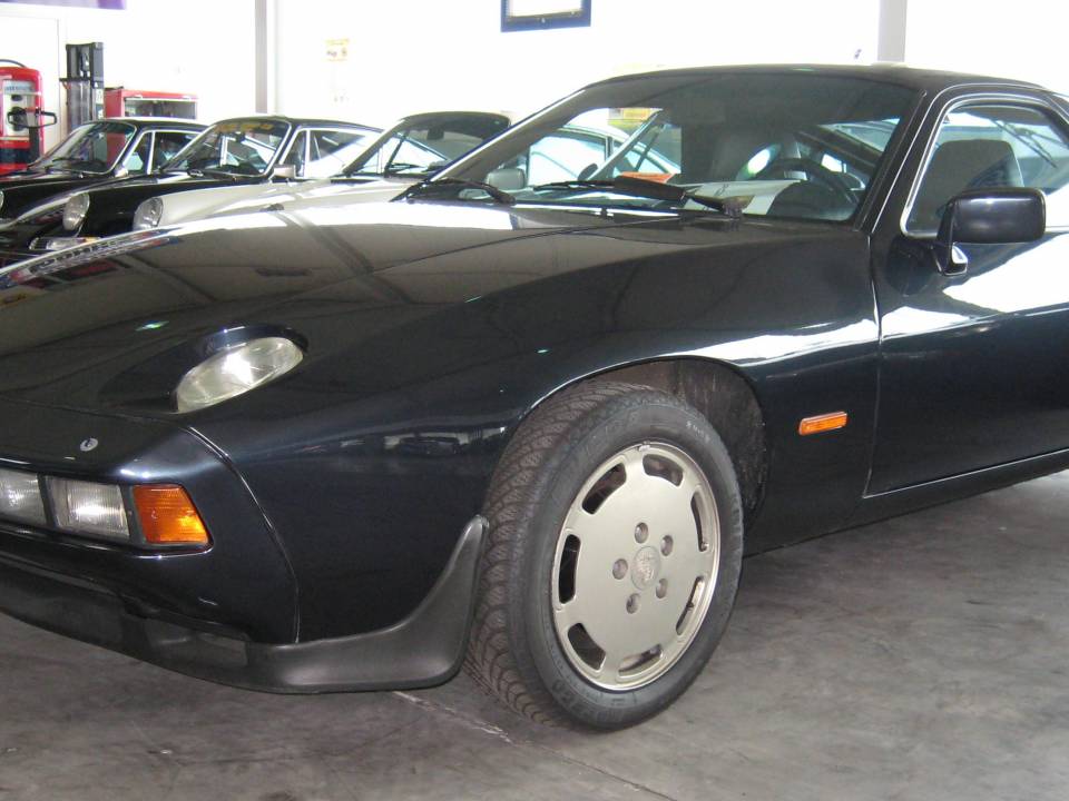 Image 1/11 of Porsche 928 S (1983)