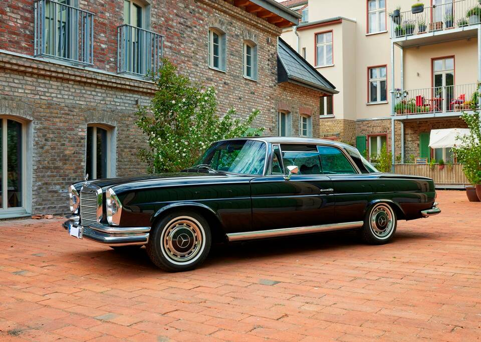 Image 11/188 of Mercedes-Benz 280 SE 3,5 (1971)