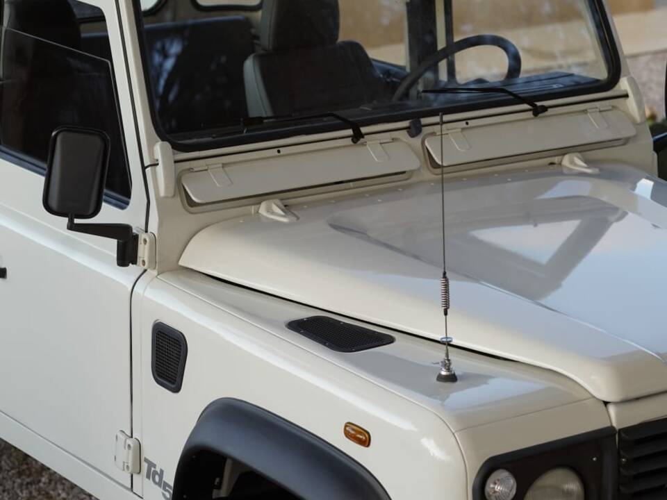 Image 3/32 of Land Rover Defender 130 Td5 Crew Cab (1999)