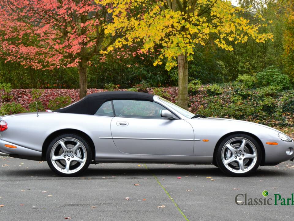 Image 21/50 of Jaguar XKR &quot;Silverstone&quot; (2000)