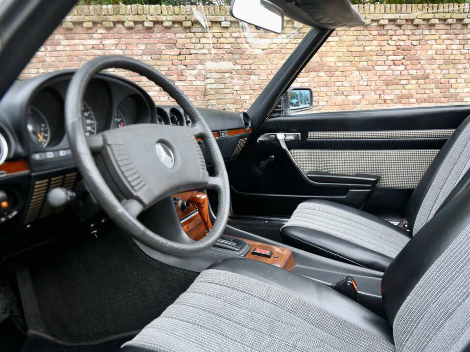 Image 23/50 de Mercedes-Benz 280 SL (1977)