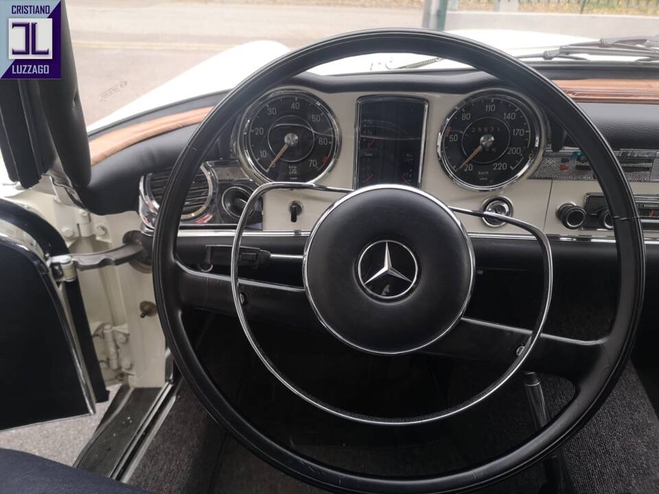 Image 21/47 of Mercedes-Benz 230 SL (1964)