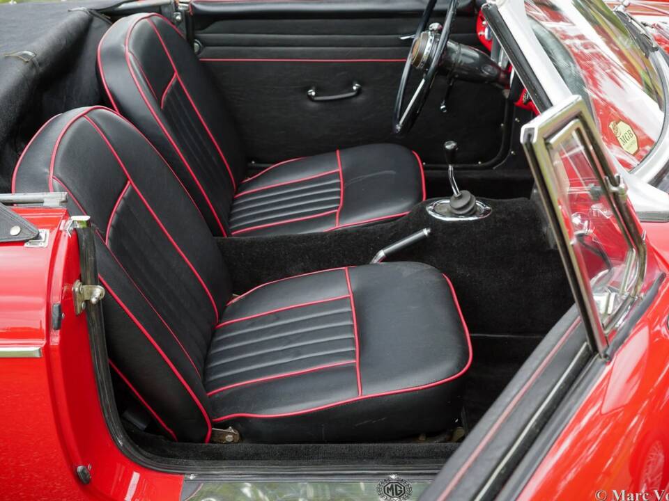 Image 28/39 de MG MGB (1964)