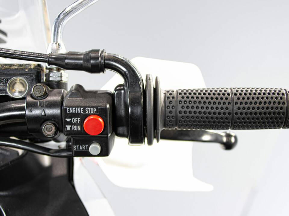 Image 29/35 de Yamaha XTZ 750 Super Ténéré (1989)