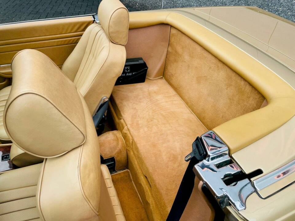 Image 18/36 de Mercedes-Benz 560 SL (1988)