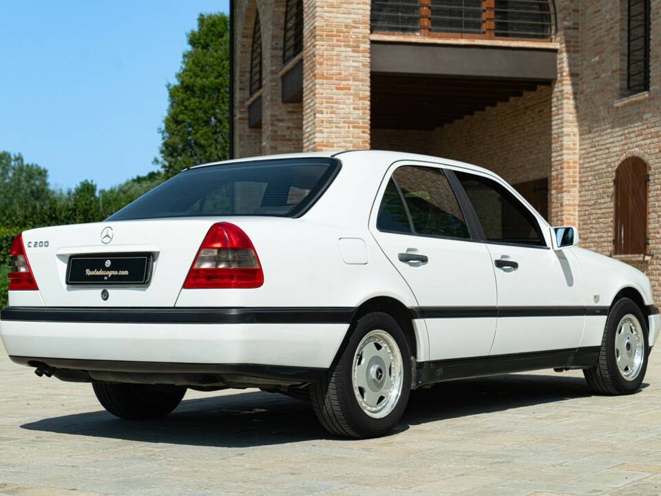 Immagine 6/50 di Mercedes-Benz C 200 Kompressor (1996)