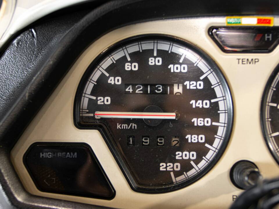 Image 32/35 de Yamaha XTZ 750 Super Ténéré (1989)