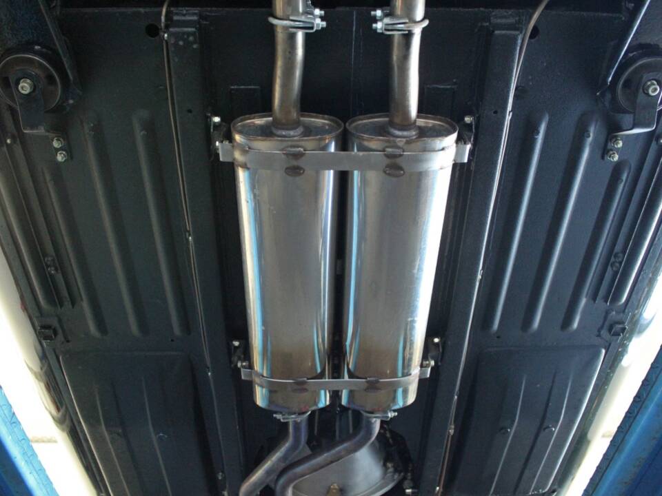 Image 18/21 de Jaguar E-Type (1969)