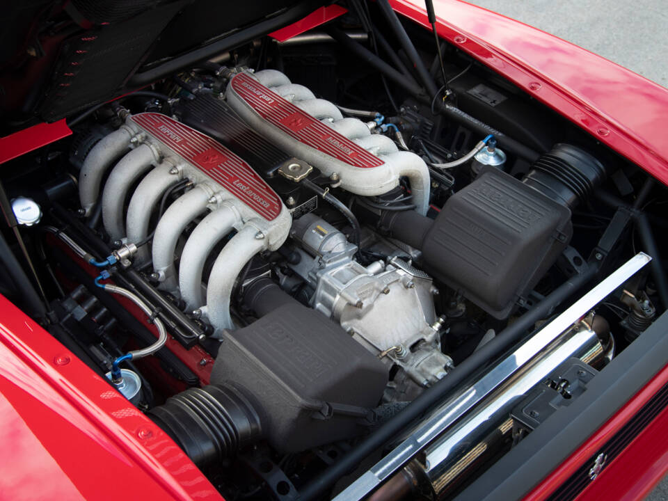 Image 33/38 of Ferrari 512 M (1996)