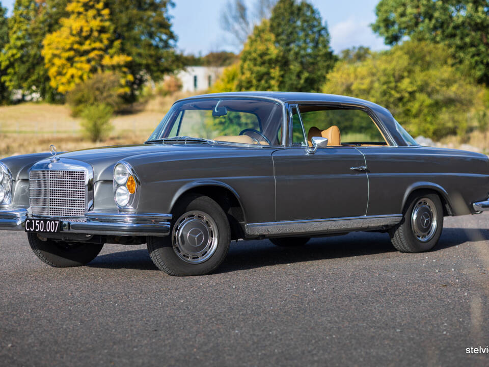 Imagen 4/61 de Mercedes-Benz 280 SE 3,5 (1971)