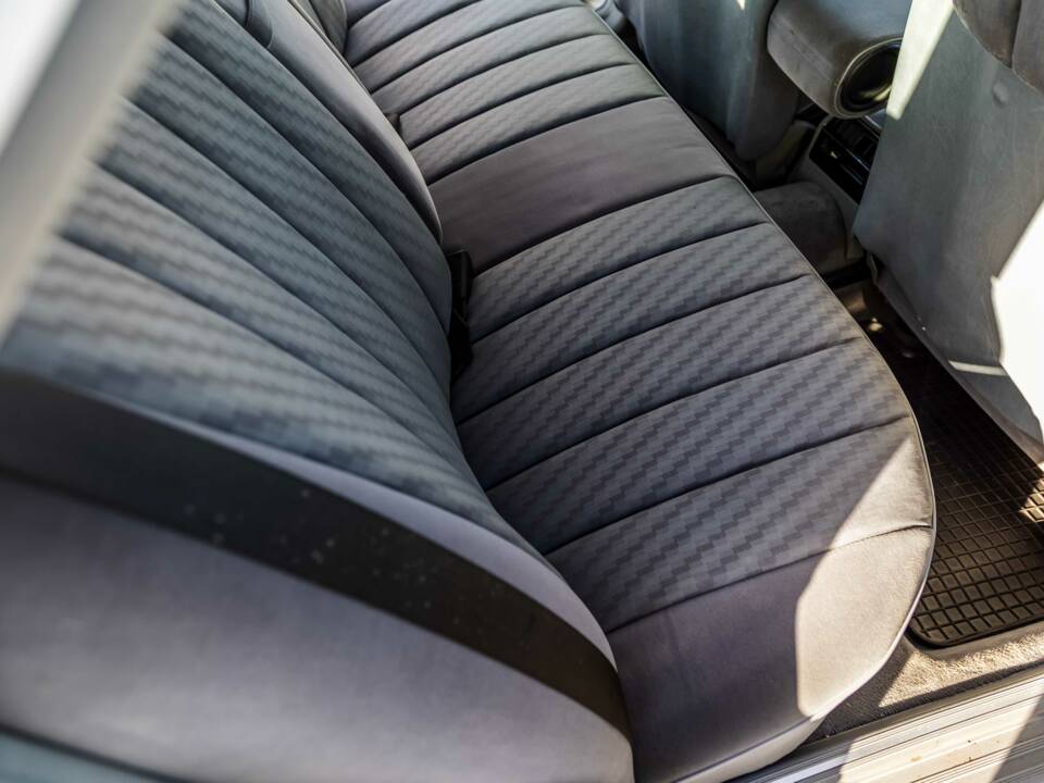 Image 137/175 of Mercedes-Benz 420 SE (1986)