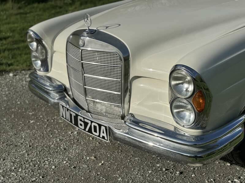 Image 36/50 of Mercedes-Benz 220 SE b (1963)