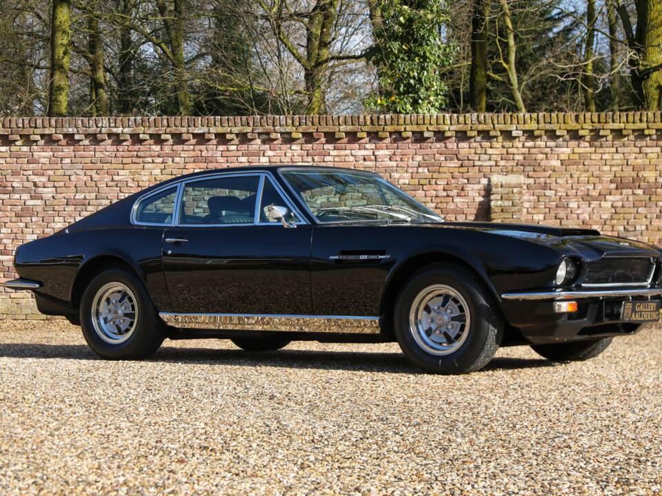 Image 38/50 of Aston Martin DBS V8 (1972)