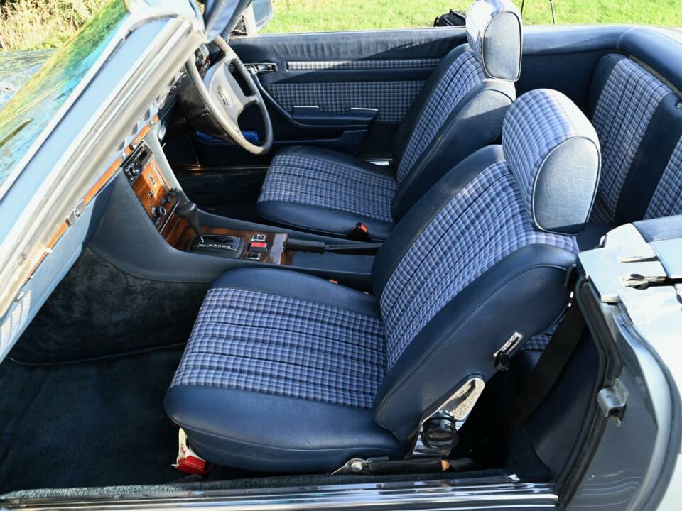 Immagine 34/50 di Mercedes-Benz 380 SL (1980)