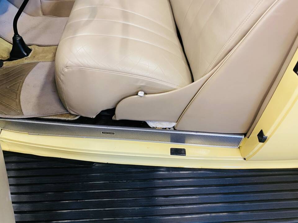 Image 25/75 of Packard One-Twenty (1936)