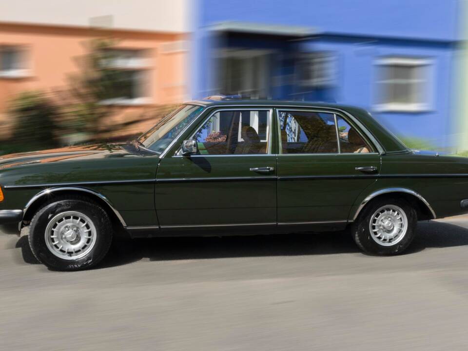 Bild 2/18 von Mercedes-Benz 200 (1983)