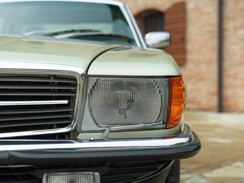 Image 19/50 of Mercedes-Benz 500 SLC (1984)