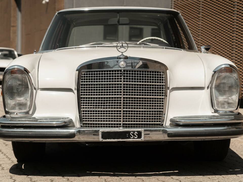 Image 3/34 of Mercedes-Benz 300 SEL 3.5 (1971)
